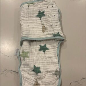 3-6 Months Aden + Anais Muslin Cotton Swaddle Snap Closure